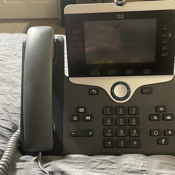 Cisco CP-8865 IP Phone- LIke new-still has plasti on screen - Picture 5 of 12
